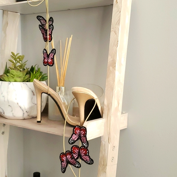 Shoe - Picture 3 of 5